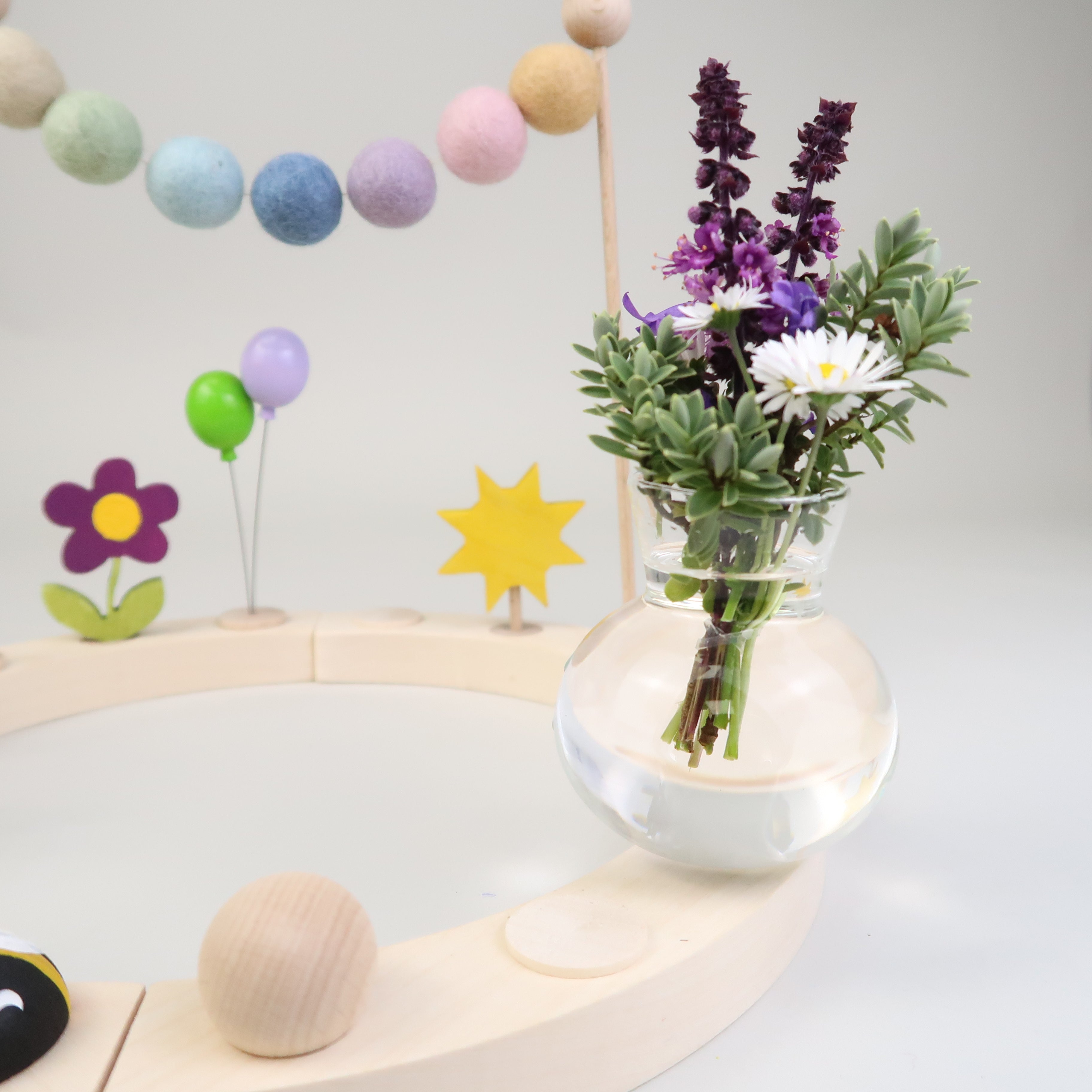 Mini Blumenvase aus filigranem Glas für Geburtstagskränze - rund