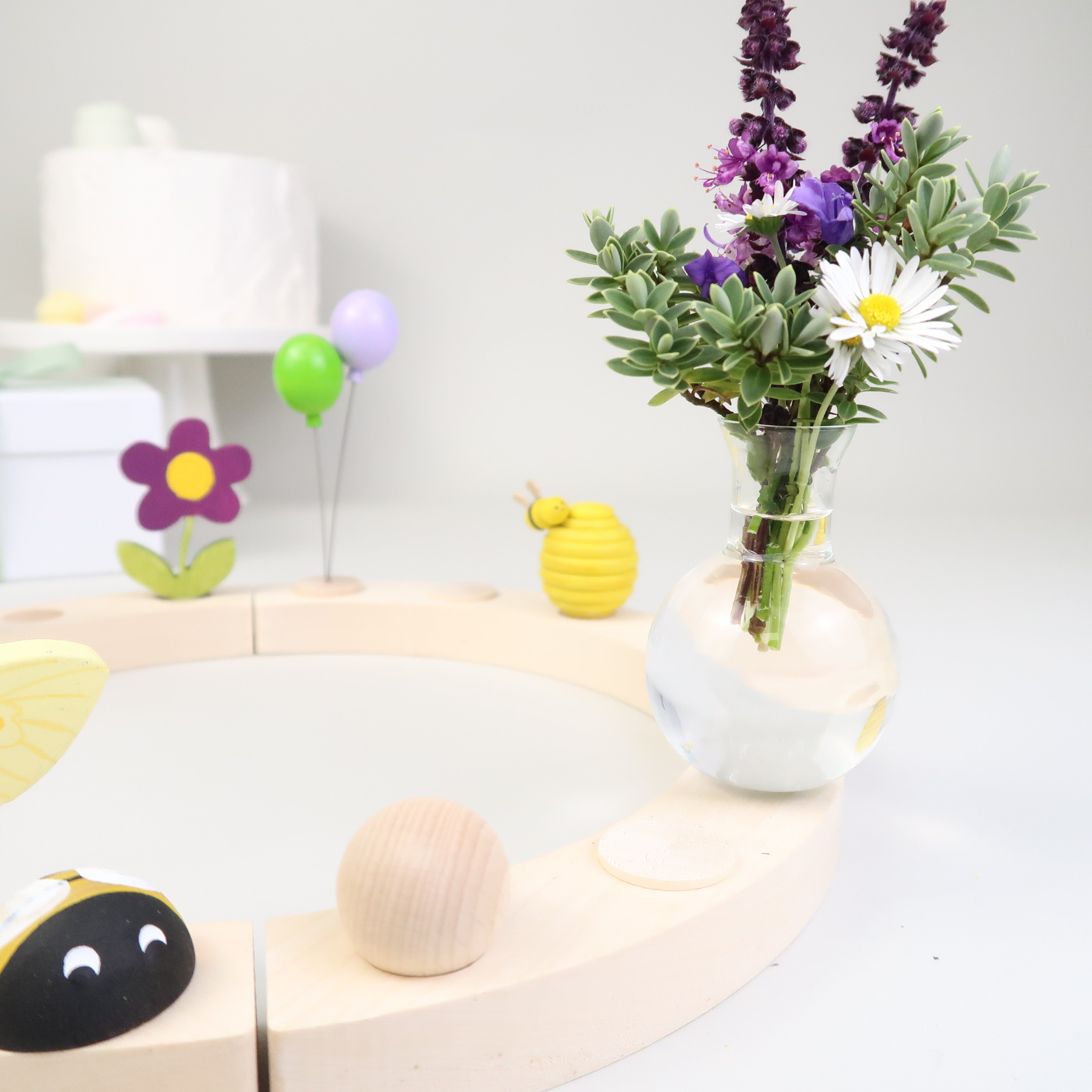 Mini Blumenvase aus filigranem Glas für Geburtstagskränze - schmal