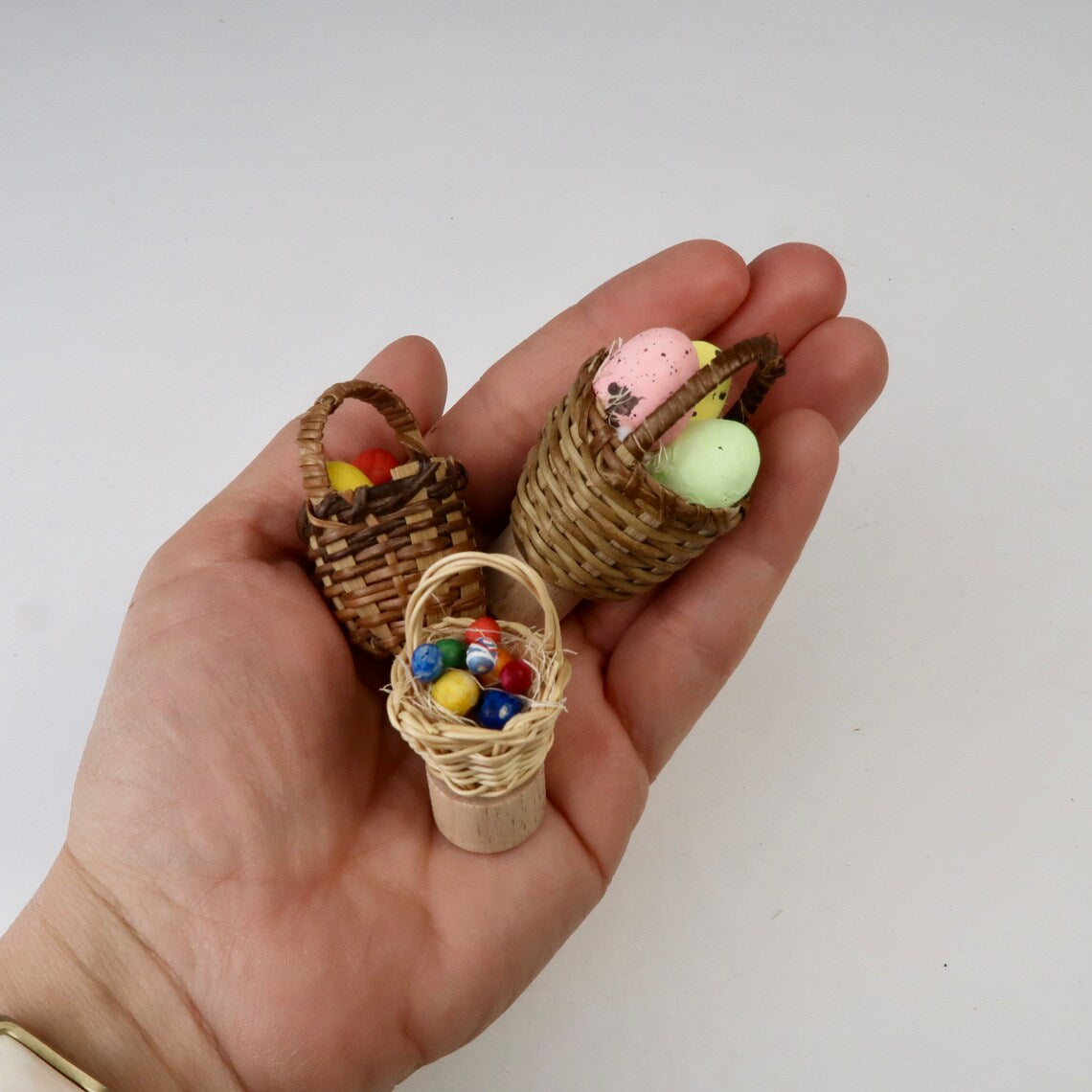 Steckfigur Korb mit Ostereier - klein,bunt