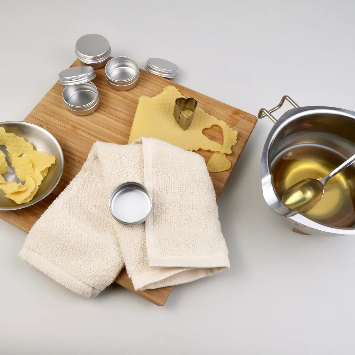 Bio-Bienenwachsbalsam für Holzpflege