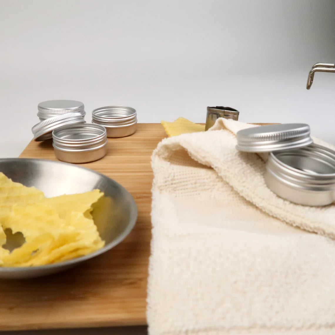 Bio-Bienenwachsbalsam für Holzpflege