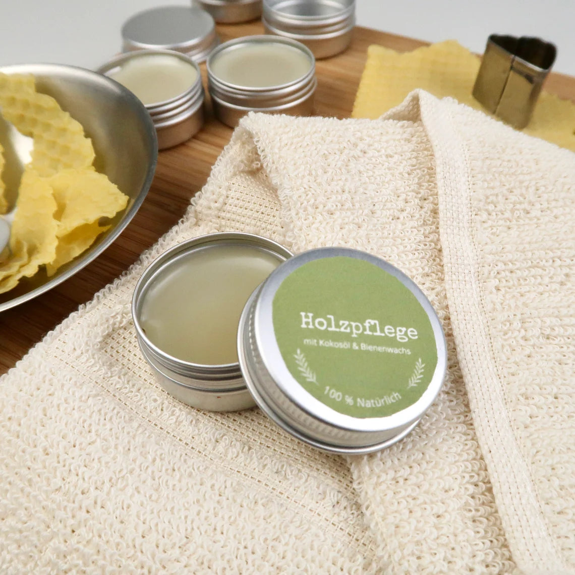 Bio-Bienenwachsbalsam für Holzpflege