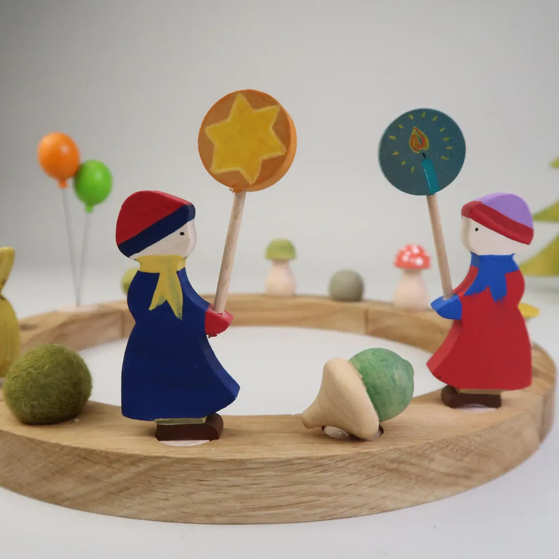 Steckfigur Laternenkind - Mädchen mit rotem Mantel und blauen Schal