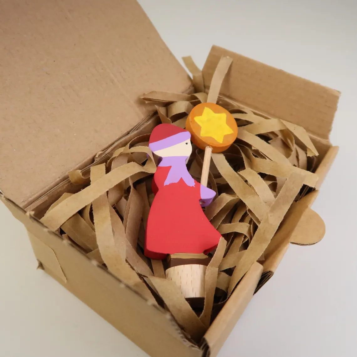 Steckfigur Laternenkind - Mädchen mit rotem Mantel und lila Schal