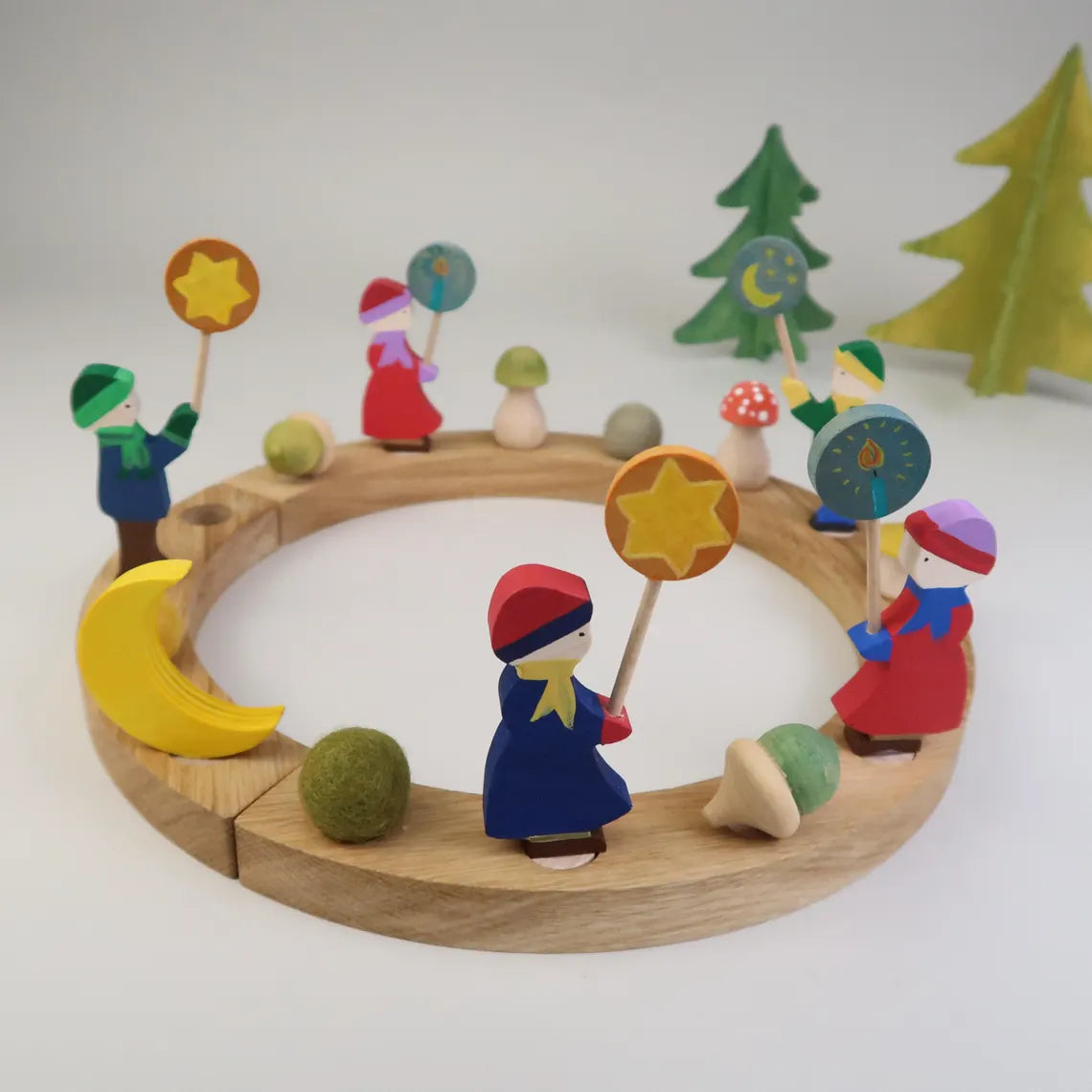 Steckfigur Laternenkind - Mädchen mit rotem Mantel und lila Schal