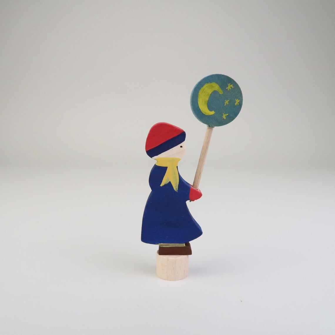 Steckfigur Laternenkind - Mädchen mit blauem Mantel und gelben Schal