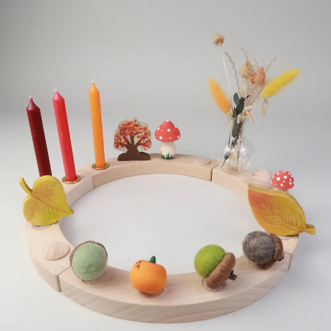 Steckfigur Bunte Filzeicheln in echten Eichelhütchen