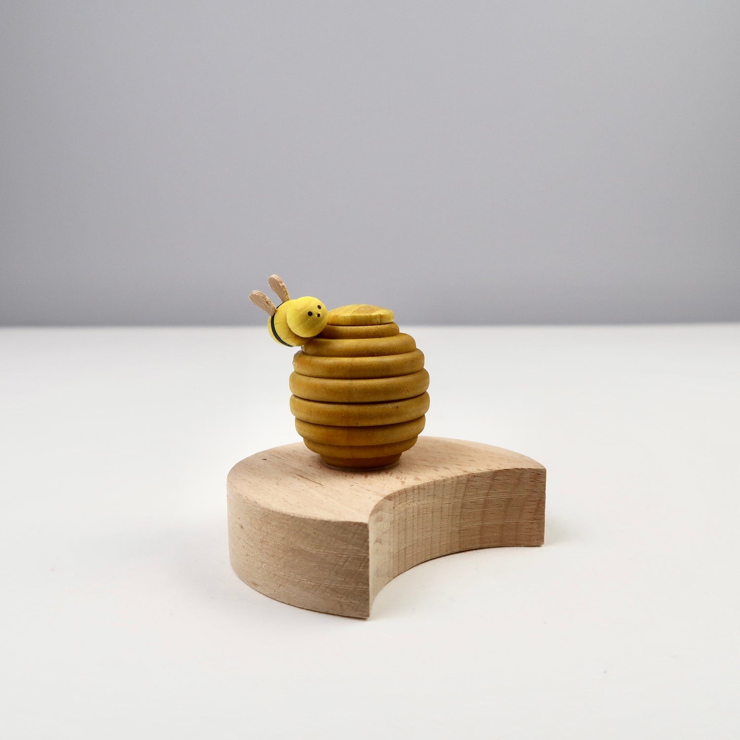 Steckfigur Bienenstock mit Biene