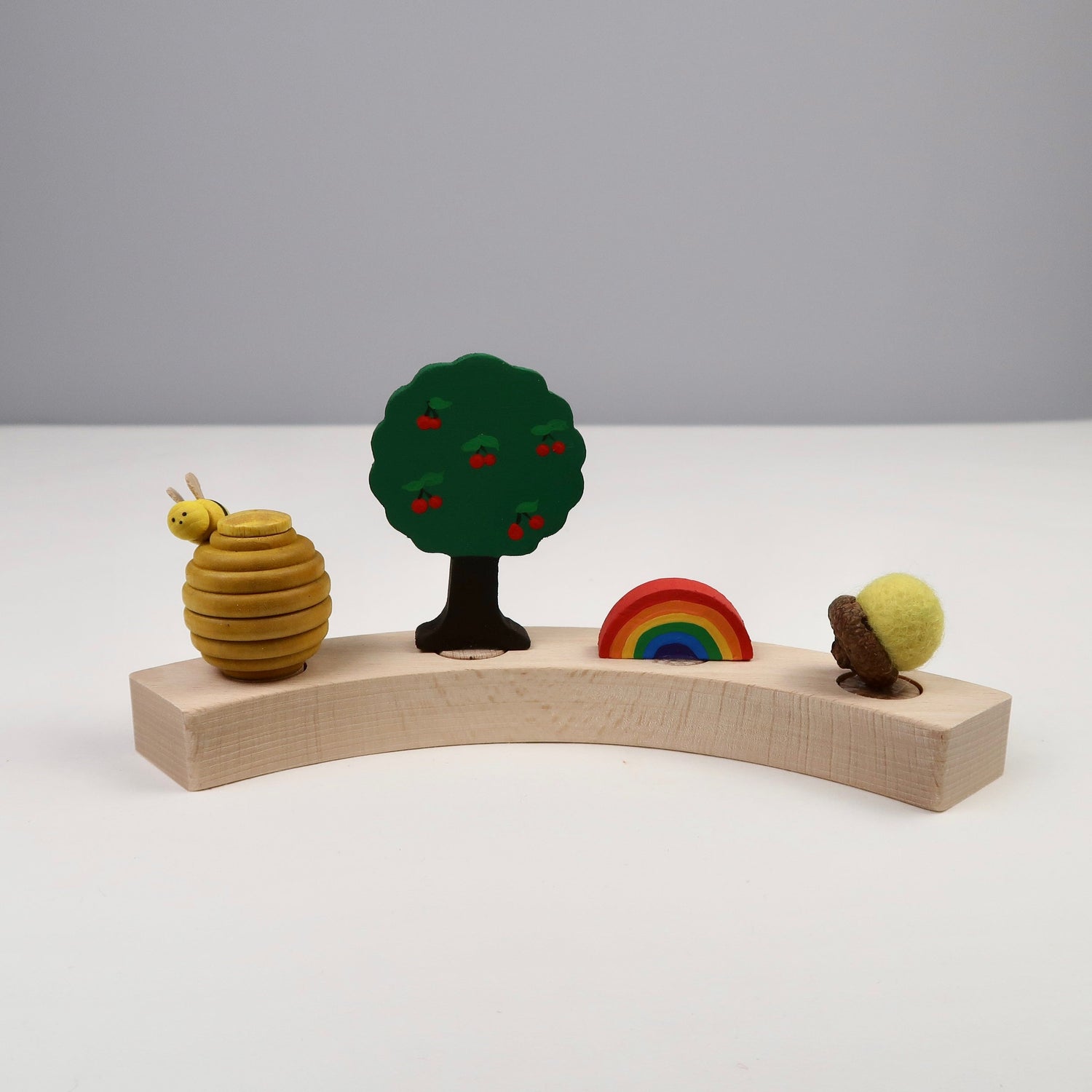 Steckfigur Bienenstock mit Biene