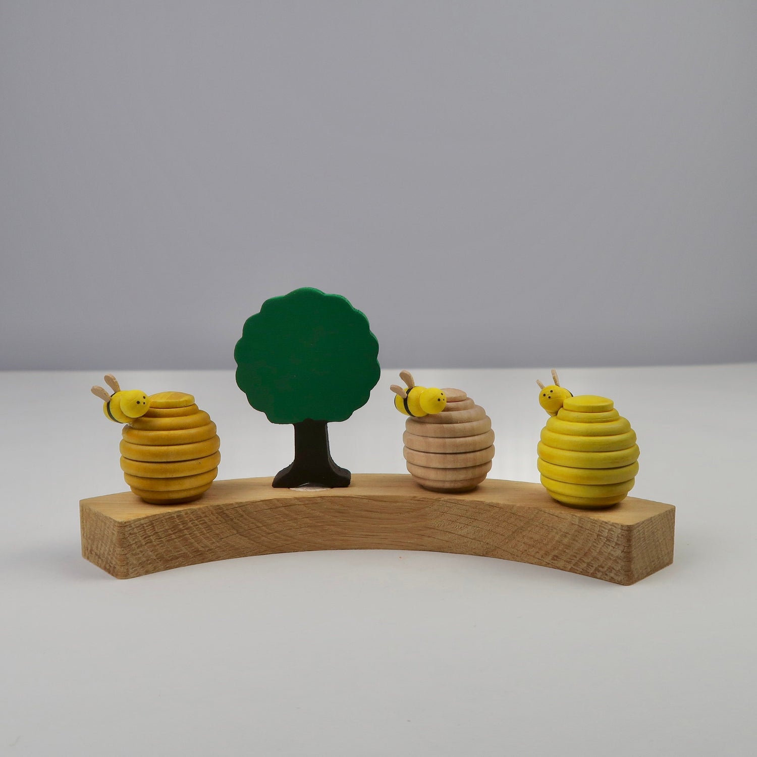 Steckfigur Bienenstock mit Biene