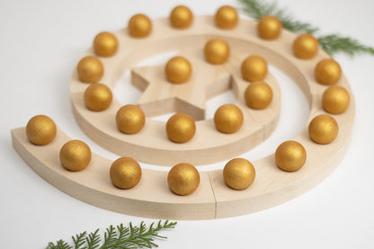 Adventsspirale mit Stern und 24 Kugeln