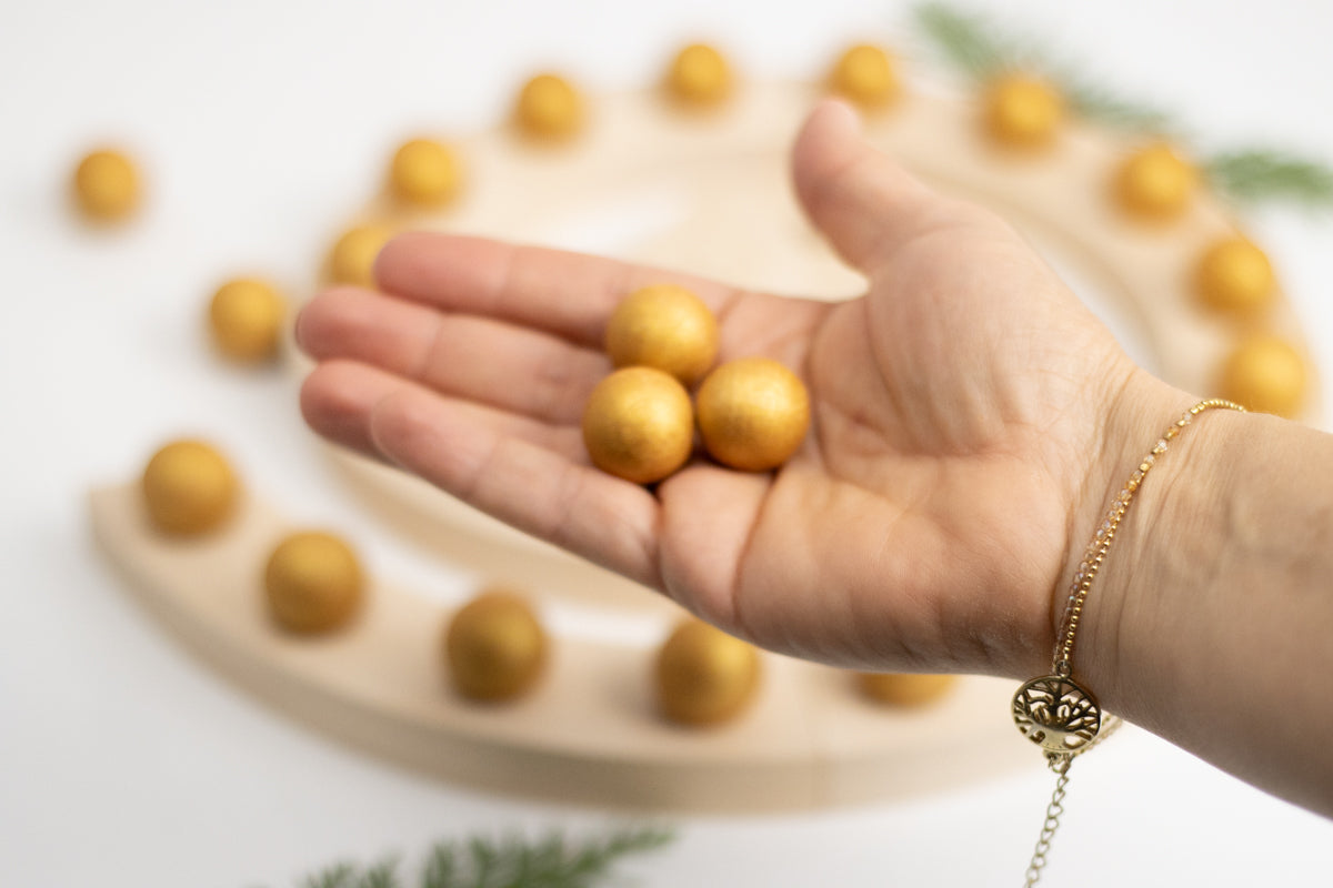 Adventsspirale mit Stern und 24 Kugeln