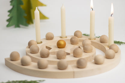 Adventsspirale mit Stern und 24 Kugeln
