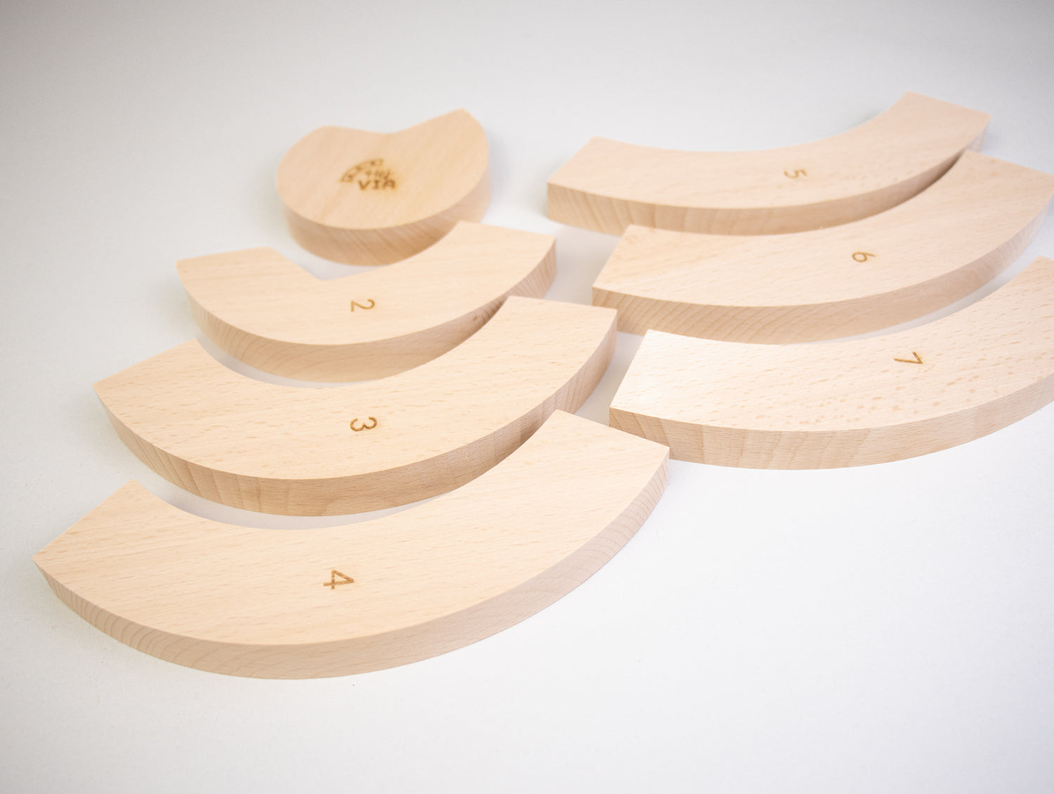 Geburtstagsspirale mit Kreis aus Buchenholz