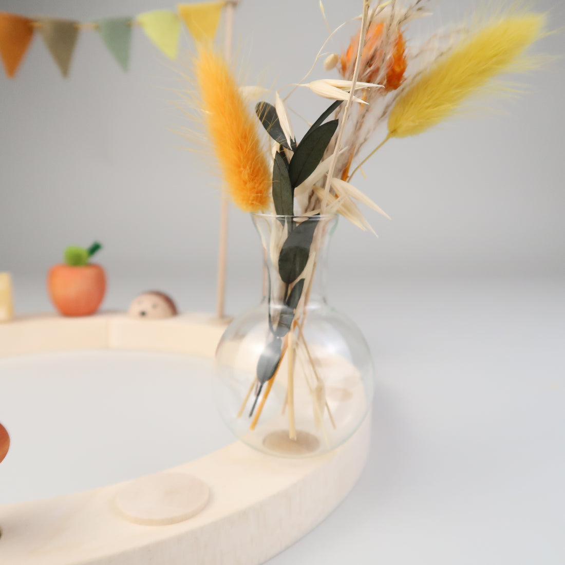 Mini Blumenvase aus filigranem Glas für Geburtstagskränze - schmal