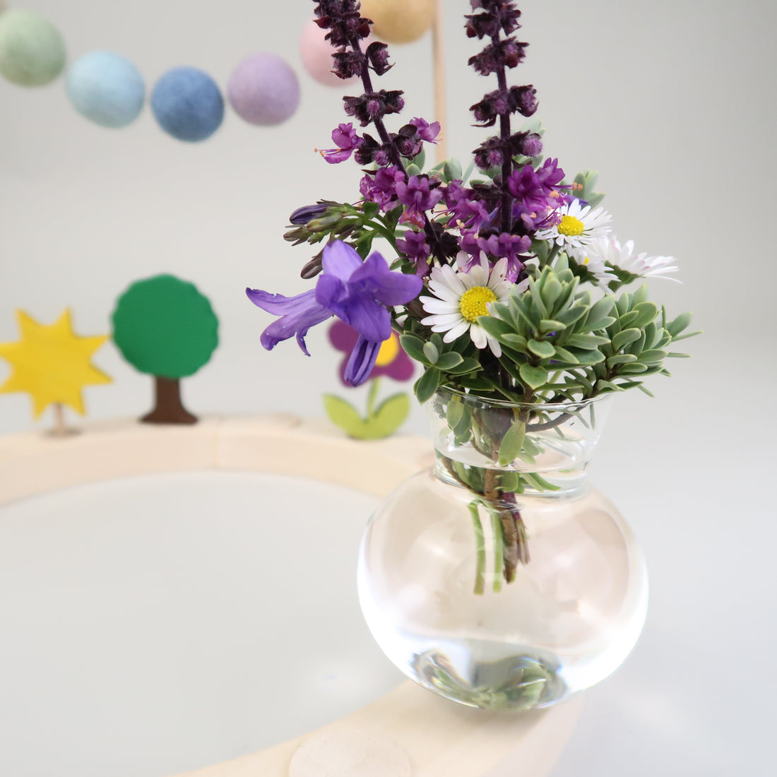 Mini Blumenvase aus filigranem Glas für Geburtstagskränze - rund