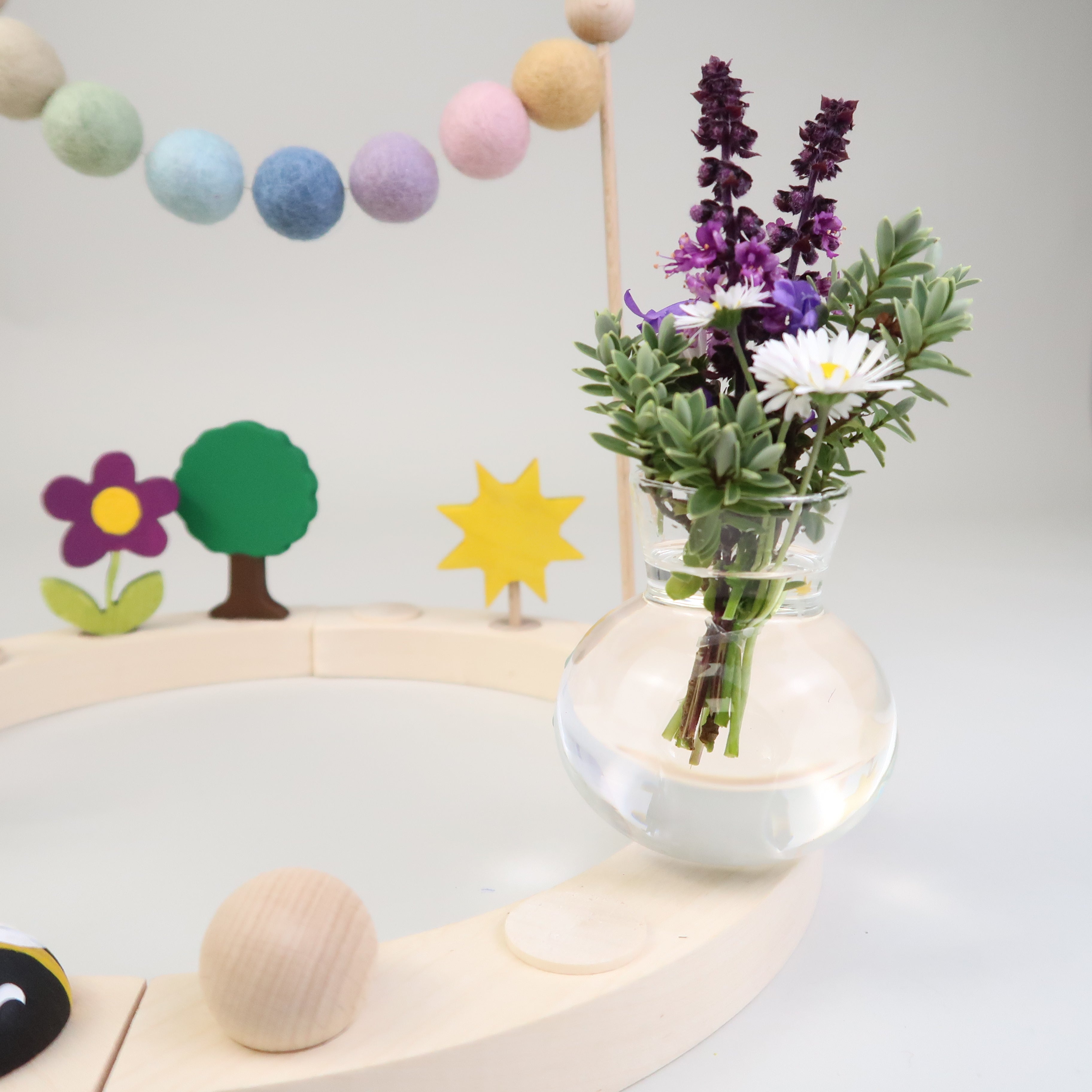 Mini Blumenvase aus filigranem Glas für Geburtstagskränze - rund