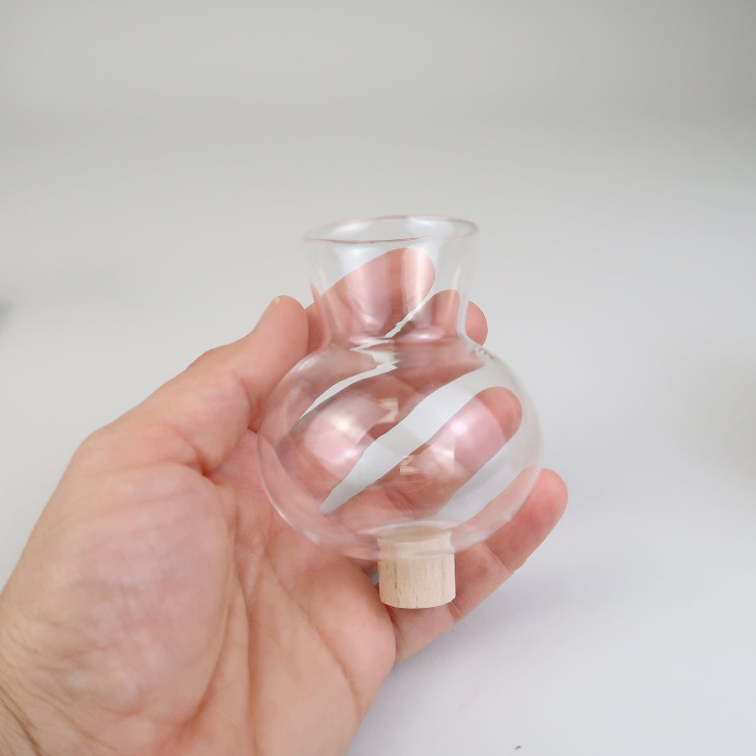 Mini Blumenvase aus filigranem Glas für Geburtstagskränze - rund