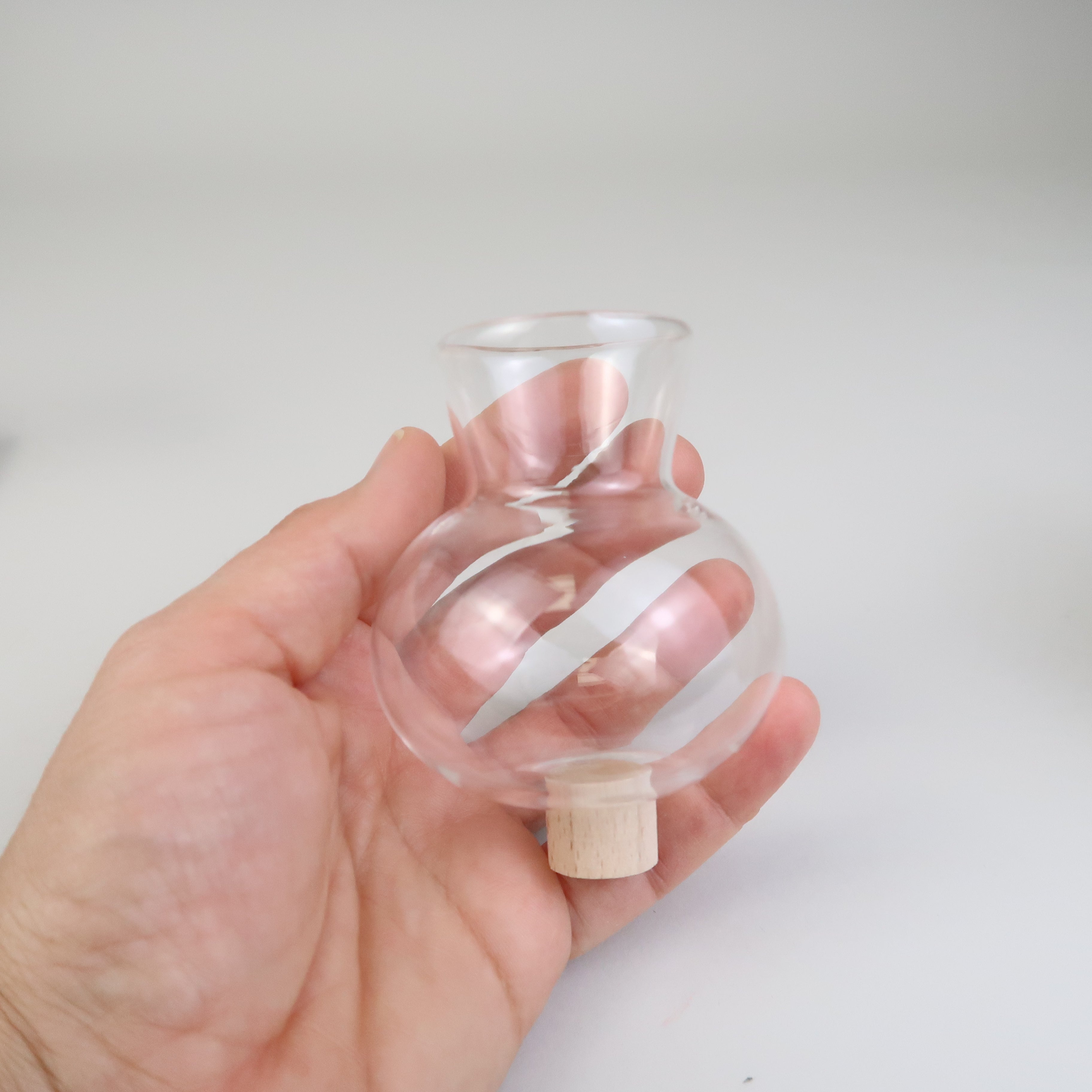 Mini Blumenvase aus filigranem Glas für Geburtstagskränze - rund
