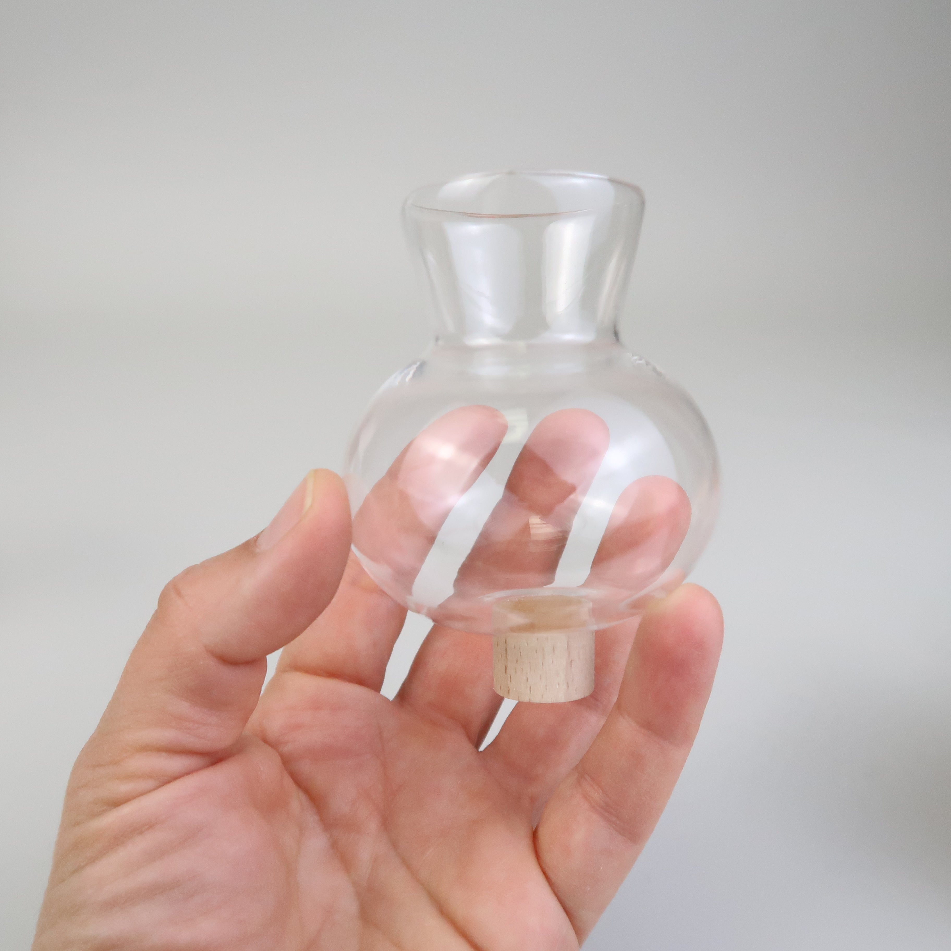 Mini Blumenvase aus filigranem Glas für Geburtstagskränze - rund