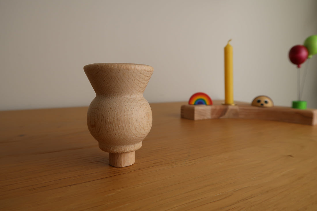 Steckfigur Holzvase mit Rille für den Geburtstagsring