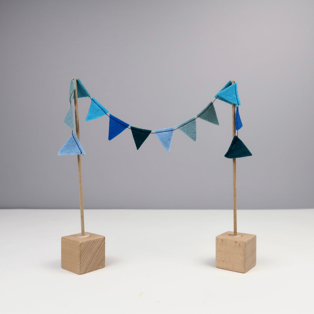 BLAU lang - Wimpelkette aus Filz