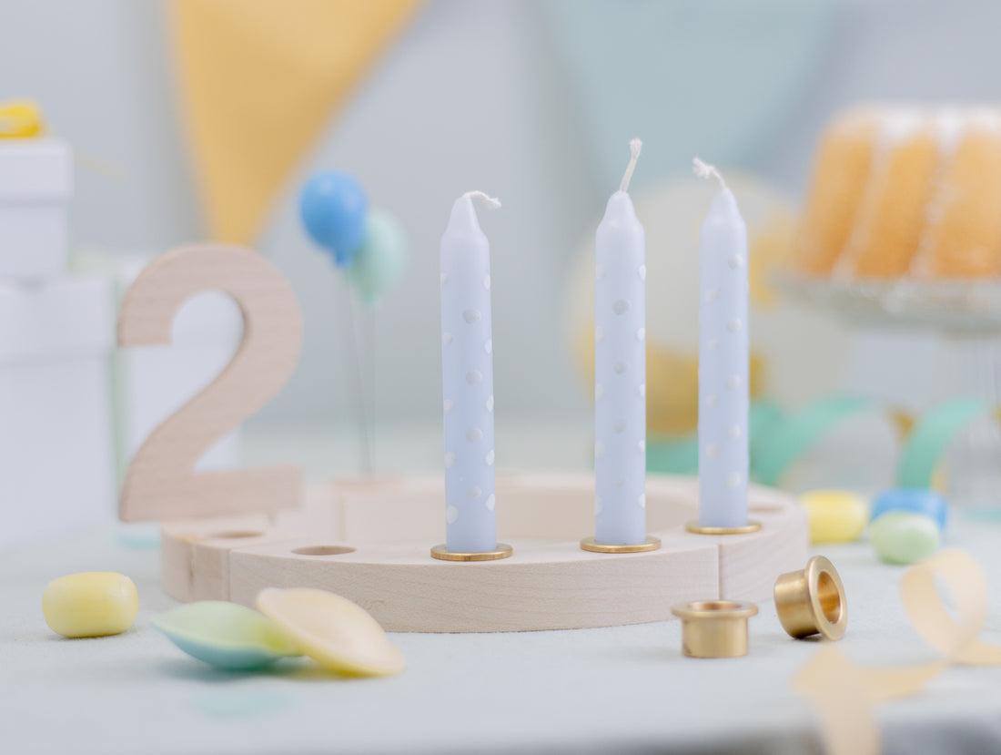 Geburtstagskerze hellblau mit weißen Punkten