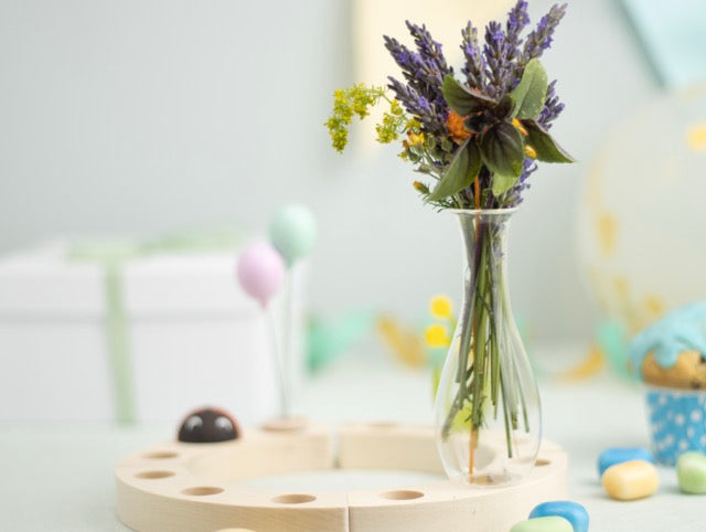 Mini Blumenvase aus filigranem Glas für Geburtstagskränze - hoch