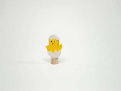 Steckfigur Küken mit Flügeln im Ei