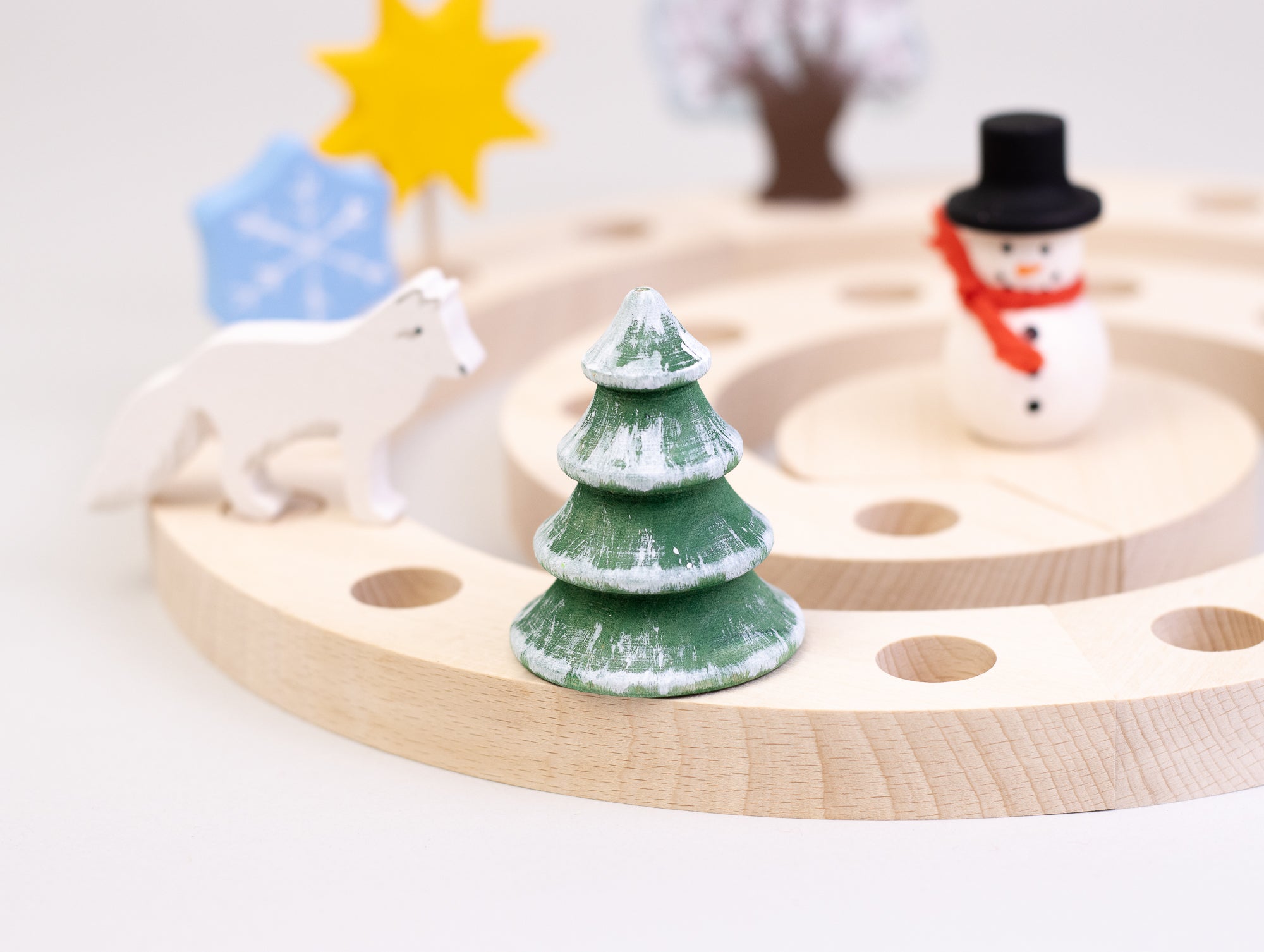 Steckfigur Tanne mit Schnee