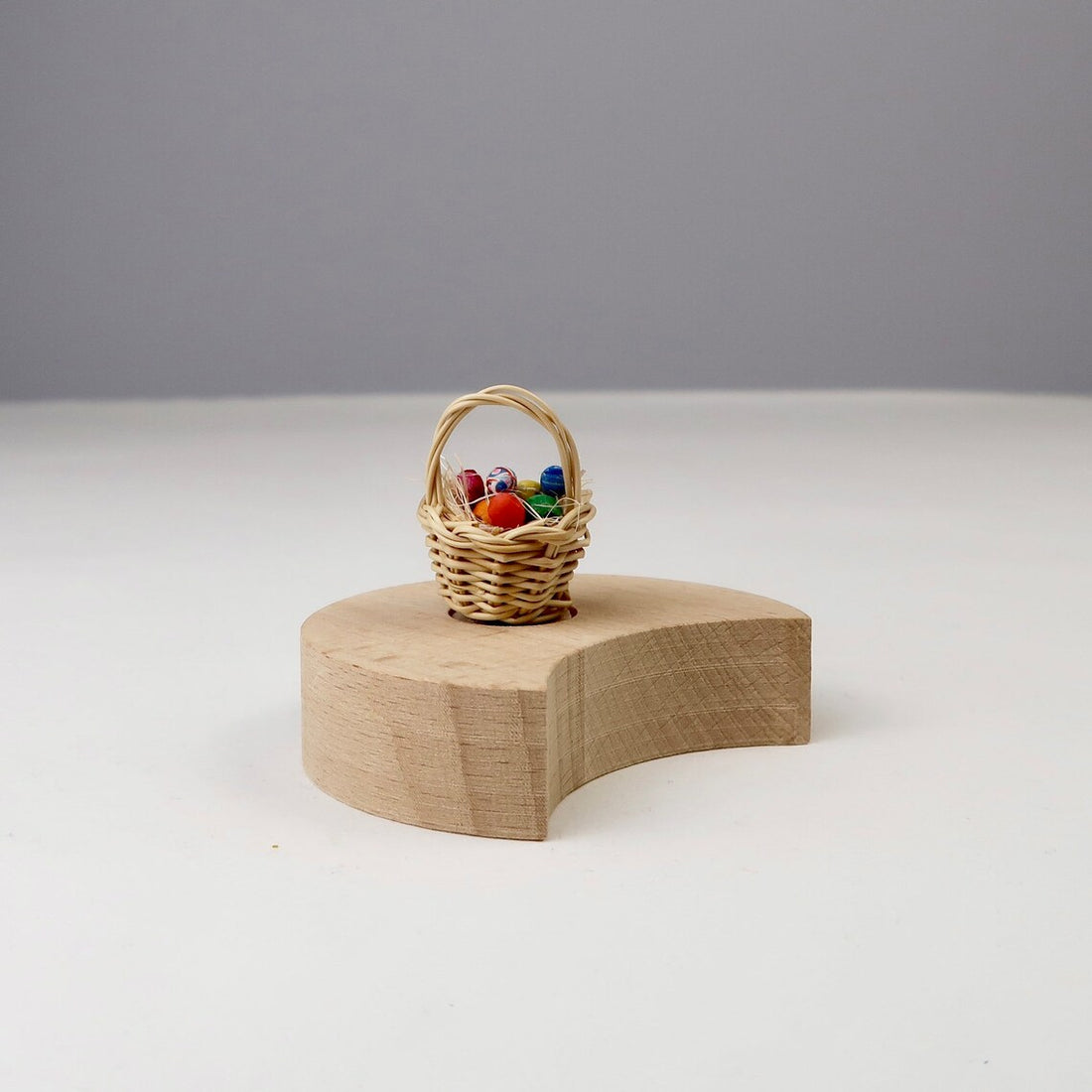 Steckfigur Korb mit Ostereier - mittel,bunt