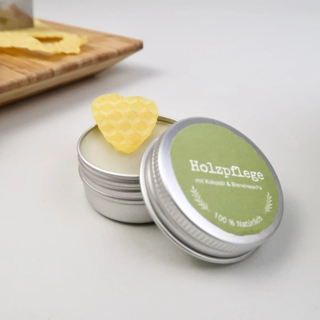 Bio-Bienenwachsbalsam für Holzpflege