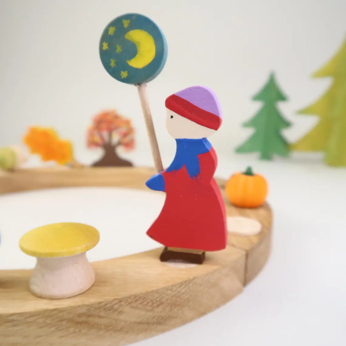 Steckfigur Laternenkind - Mädchen mit rotem Mantel und blauen Schal