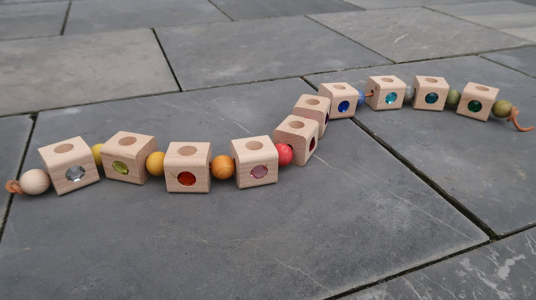 Geburtstagswürfel Natur mit bunten Kugeln